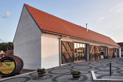 Rekonstrukce stodoly na Galerii vína proběhla s citem k tradici původního stavitelství na jižní Moravě
