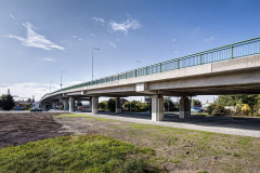 Krajní části mostu jsou provedeny jako spřažená konstrukce beton–beton