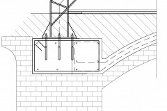 Detail řešení ocelového rámu, který přenáší zatížení od krovu do obvodových stěn. Rám je propojen se železobetonovou skořepinou, která vznikla nad cihelnými klenbami.